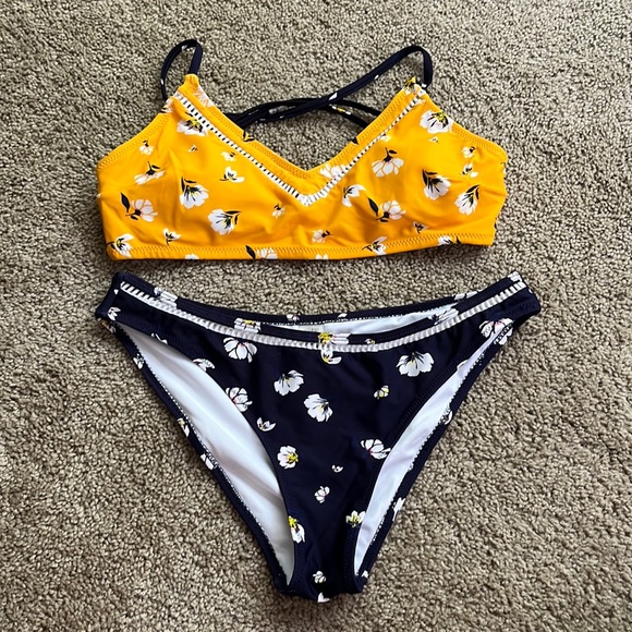 Cupshe Other - 2/$25 bundle - Cupshe Women's yellow & navy blue swimsuit set! NWOT